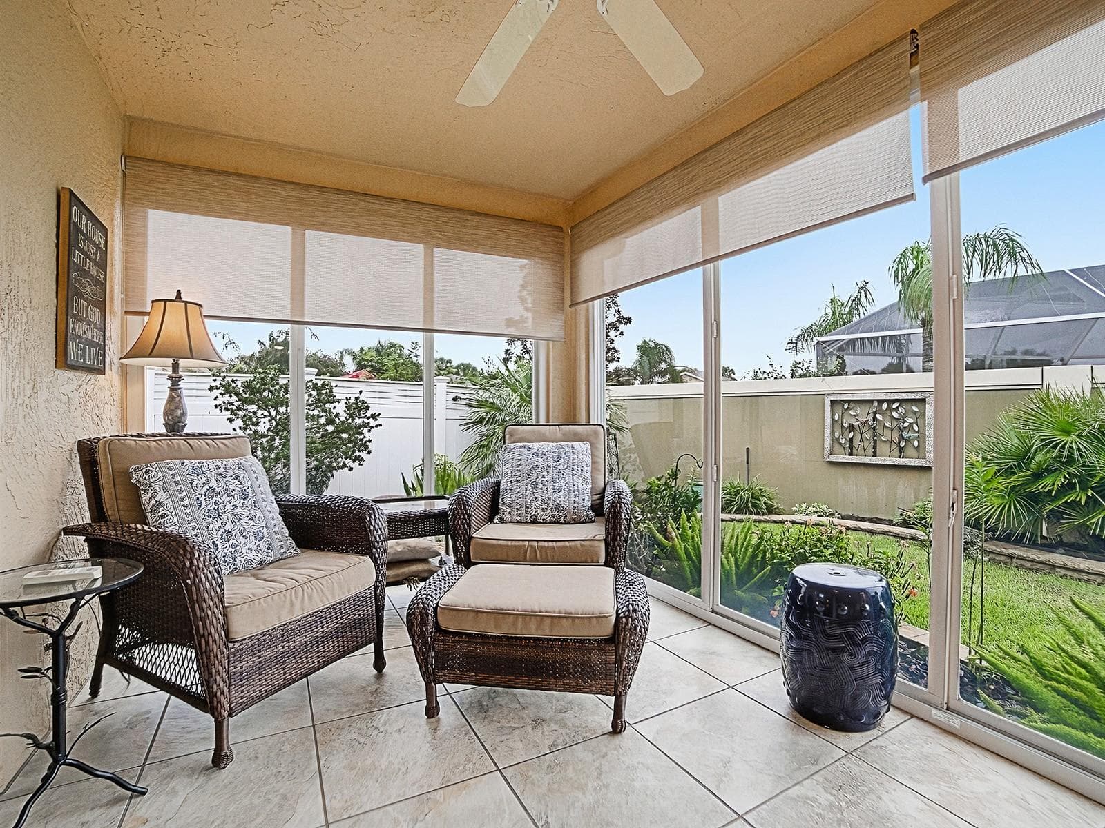 Floor to ceiling windows expand your space to fully enjoy the backyard - 1530 BARNWELL PL, THE VILLAGES