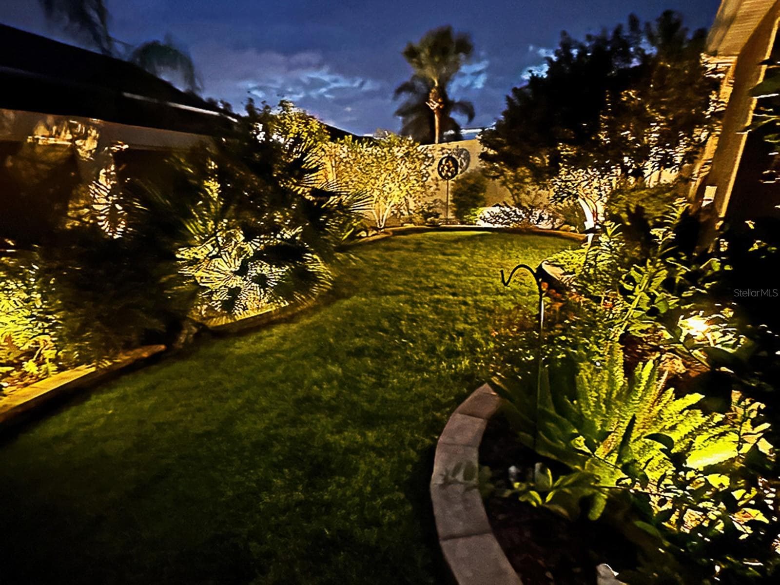 Absolutely stunning backyard oasis!! This is a one of a kind! - 1530 BARNWELL PL, THE VILLAGES