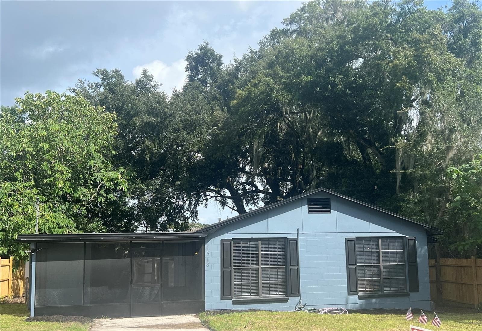 Has large private backyard with patio! - 1518 CREST AVE, LEESBURG