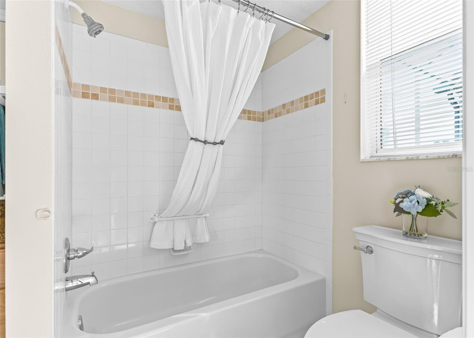 Tub/shower combo - 1802 ESTAFANA WAY, THE VILLAGES