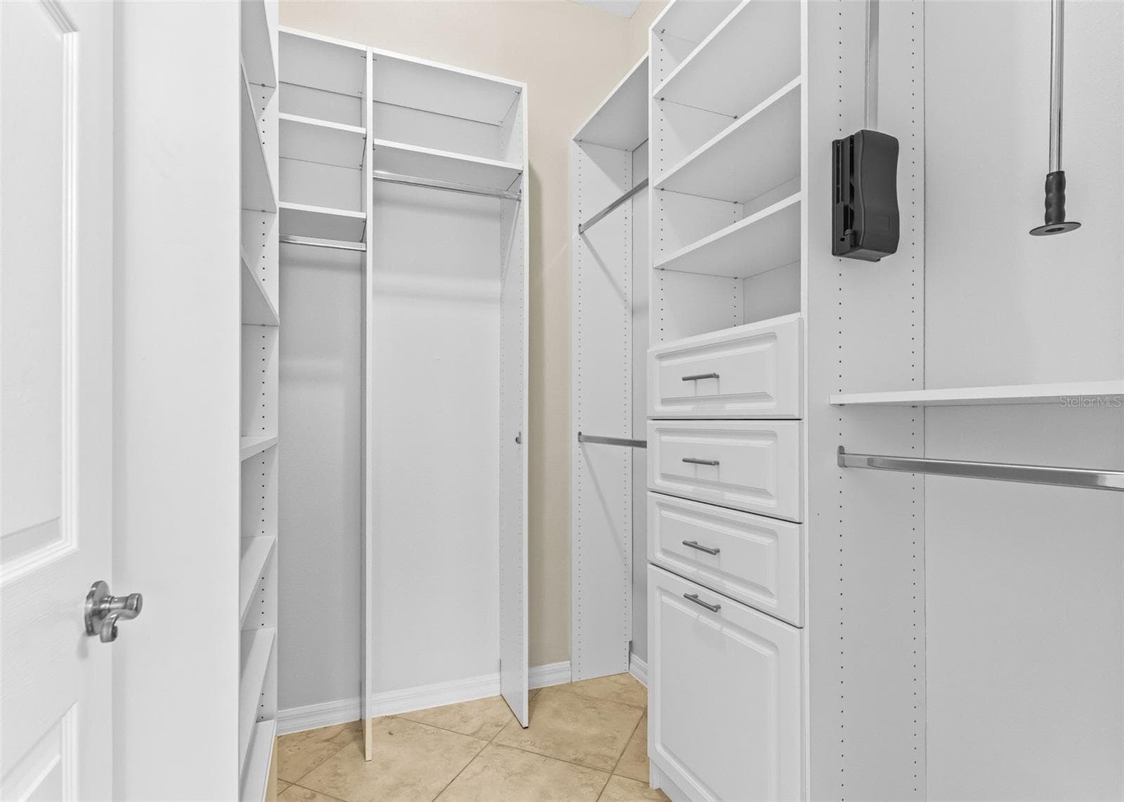 Casita Walk-in closet - 1802 ESTAFANA WAY, THE VILLAGES