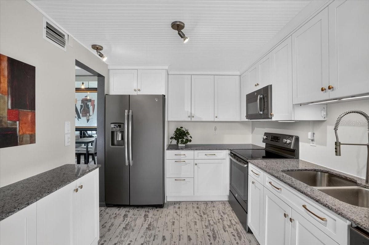 Villa at 2319 LAKESIDE MEWS #B3, SARASOTA, photo 10 of 50