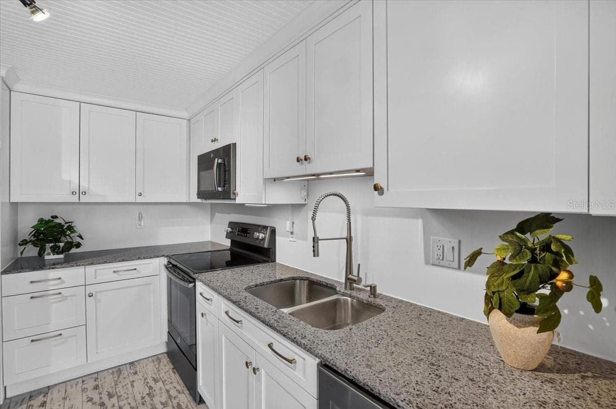 Villa at 2319 LAKESIDE MEWS #B3, SARASOTA, photo 11 of 50