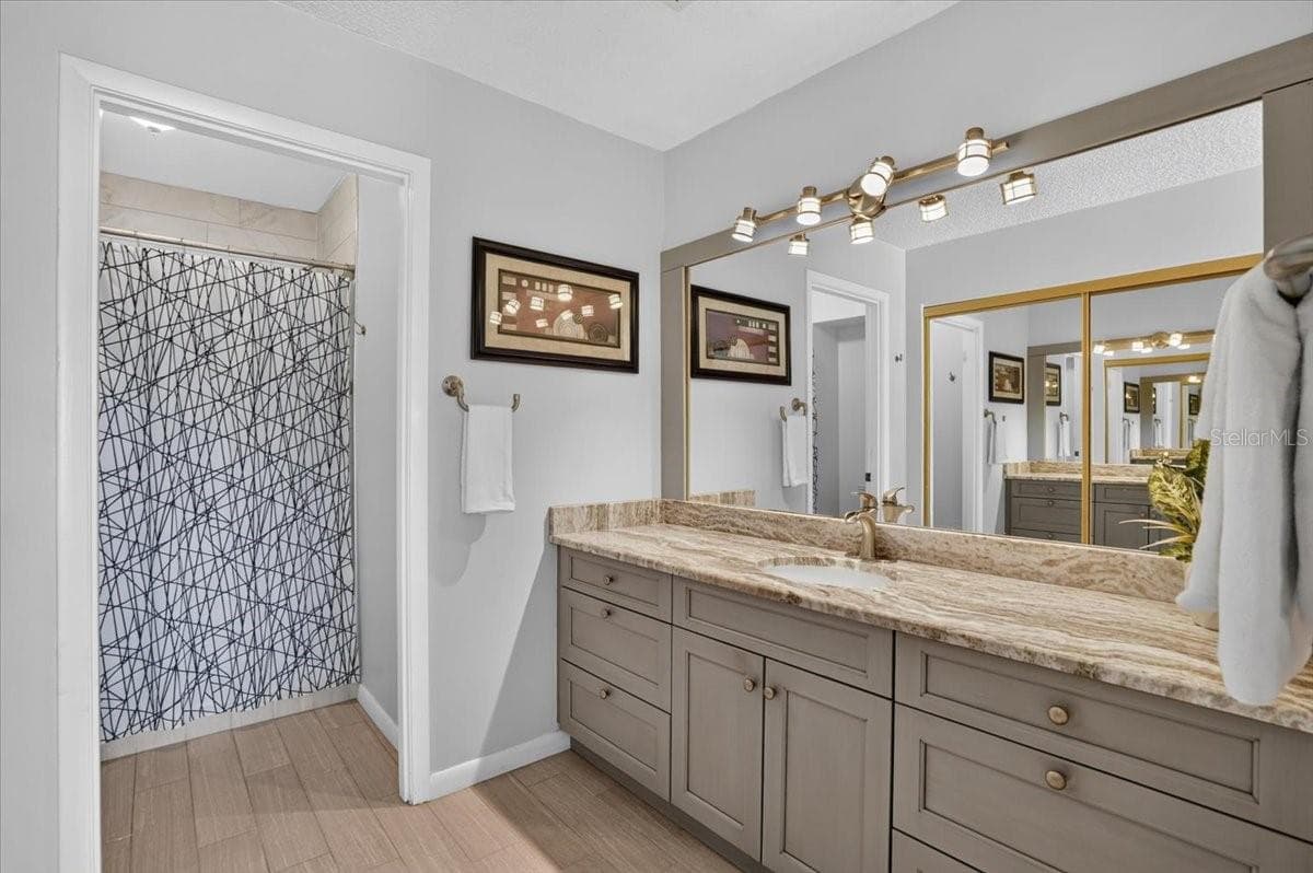 master bathroom - 2319 LAKESIDE MEWS #B3, SARASOTA