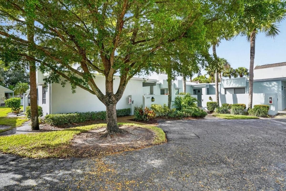 front of the villa with extra parking - 2319 LAKESIDE MEWS #B3, SARASOTA