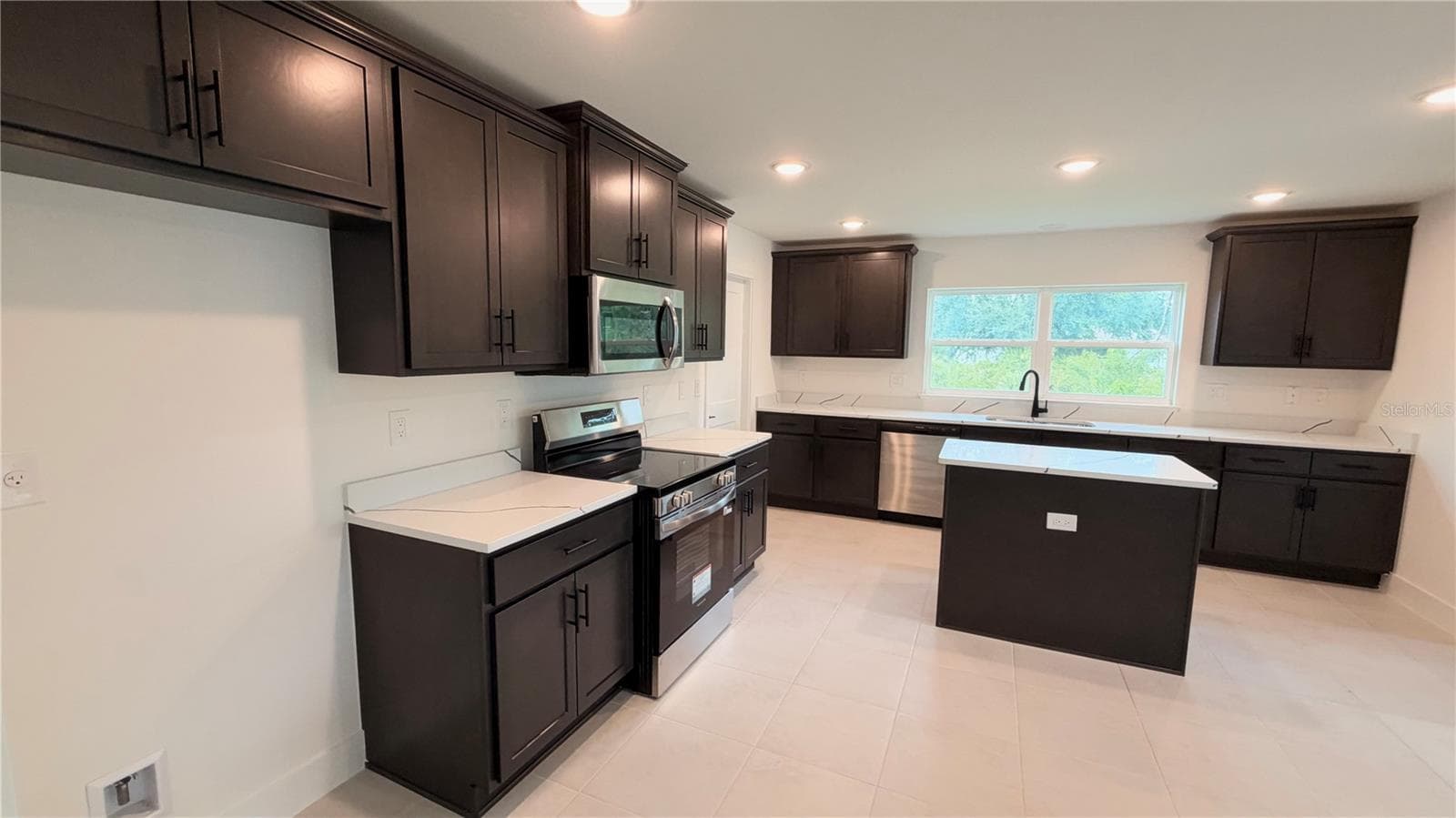 Single Family Residence at 5929 HORNBUCKLE BLVD, NORTH PORT, photo 4 of 15
