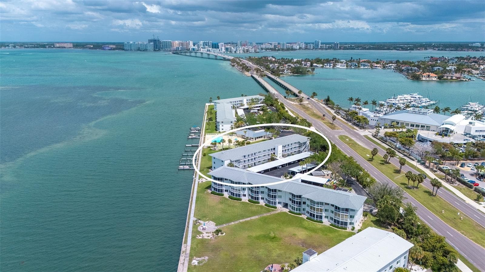 Close to downtown Sarasota and walking distance to St. Armands Circle. - 771 JOHN RINGLING BLVD #5, SARASOTA