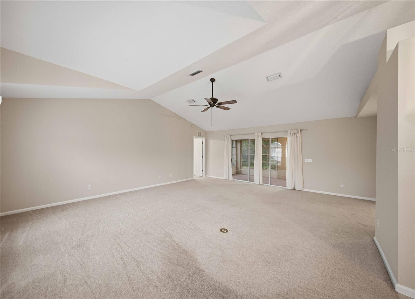 Spacious greatroom - 5126 NW 21ST LOOP, OCALA