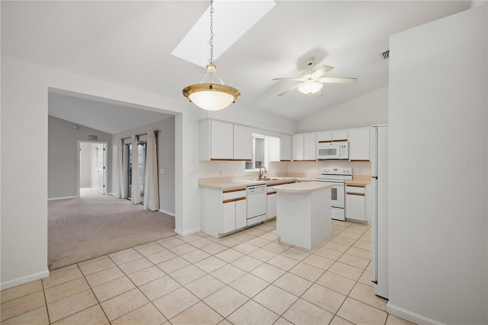 Eat-in kitchen - 5126 NW 21ST LOOP, OCALA