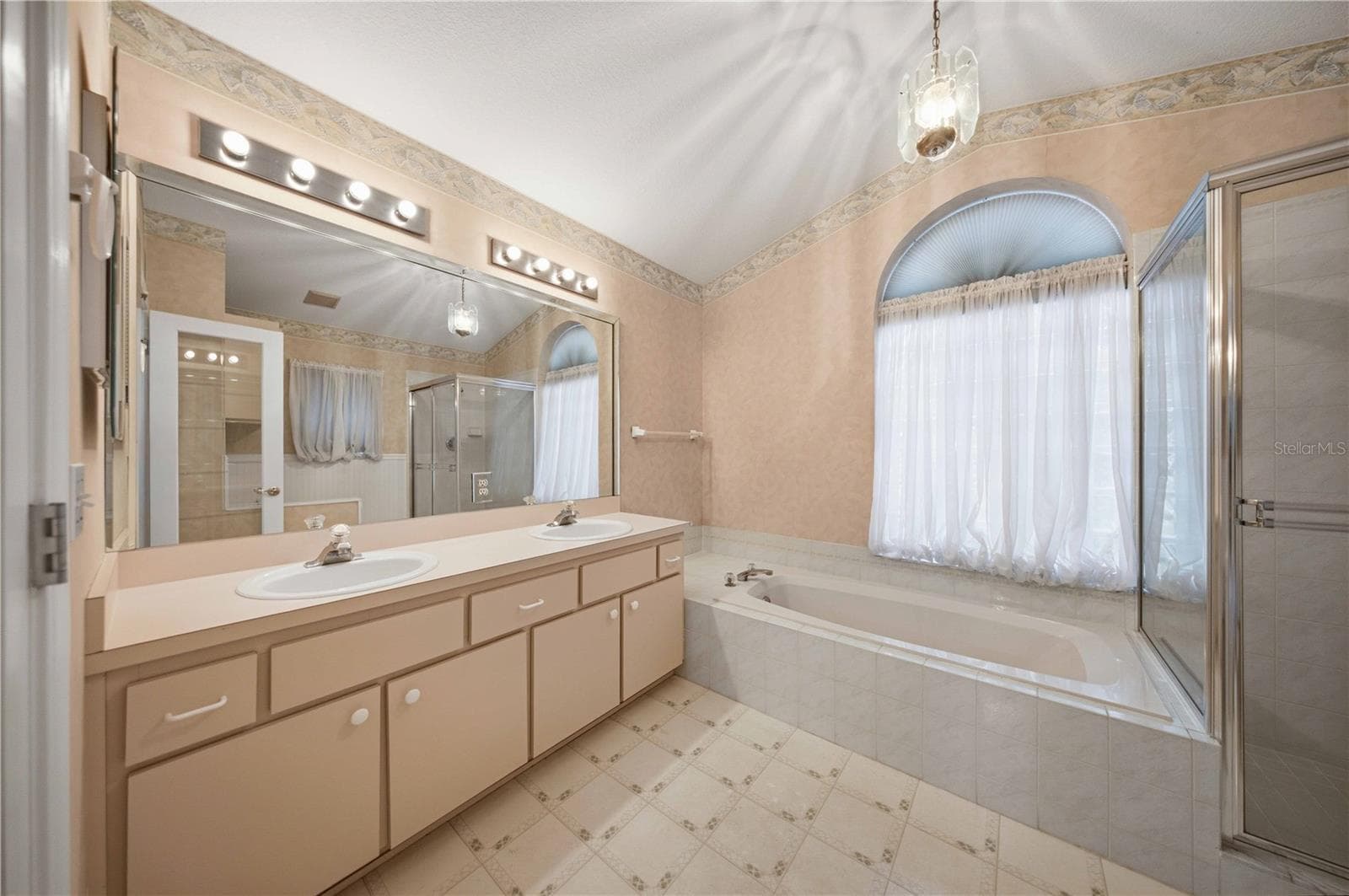 Primary bedroom en suite bath - 5126 NW 21ST LOOP, OCALA