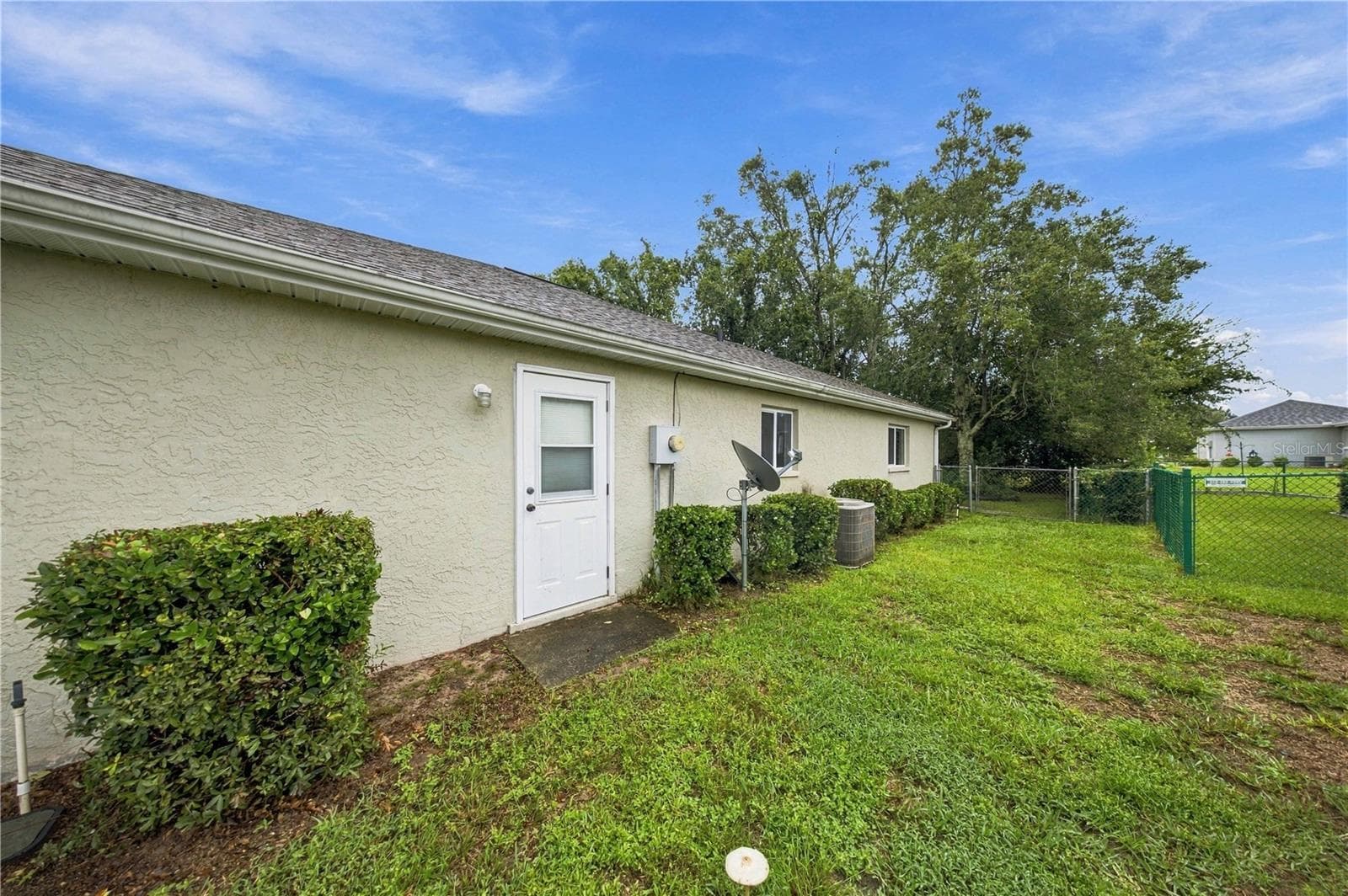 Side yard. Door to garage - 5126 NW 21ST LOOP, OCALA