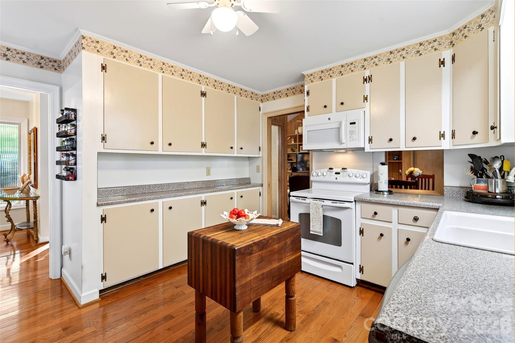 Single Family Residence at 459 Forest Heights Drive, Marion, photo 10 of 48