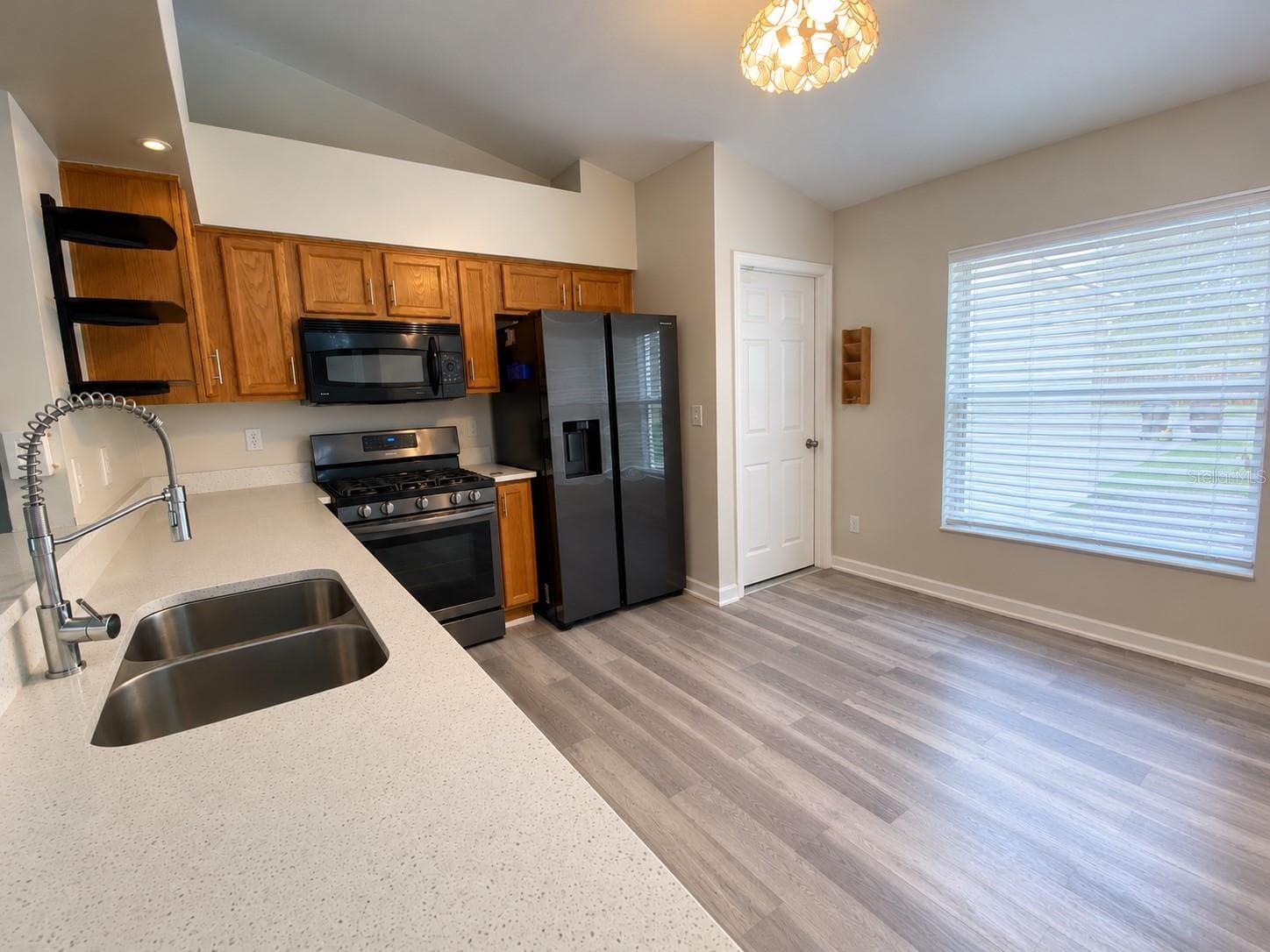 kitchen open to living area Solid counters Appliances included - 11705 CHAPELLE CT, CLERMONT
