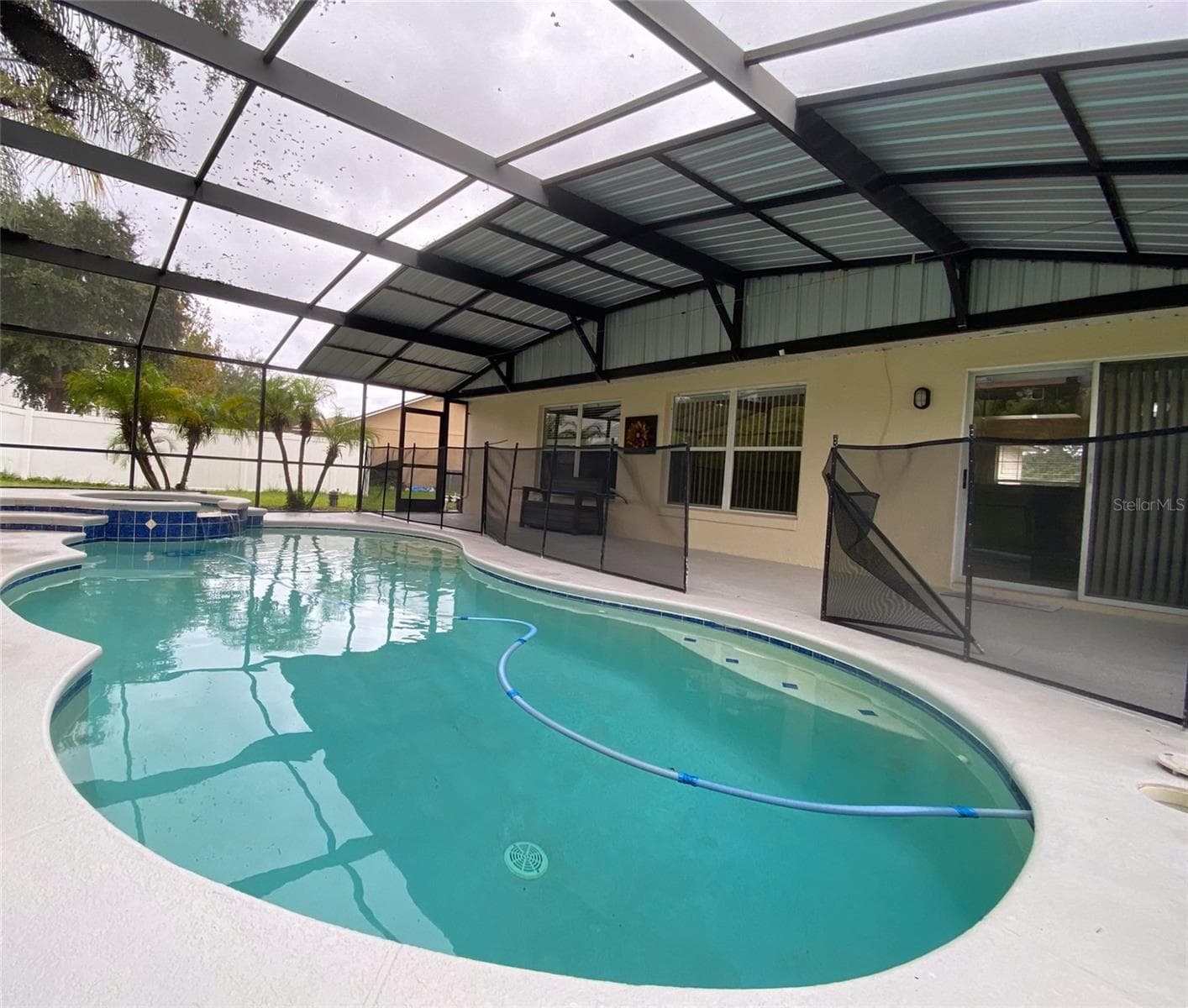 Saltwater pool with spa - 11705 CHAPELLE CT, CLERMONT