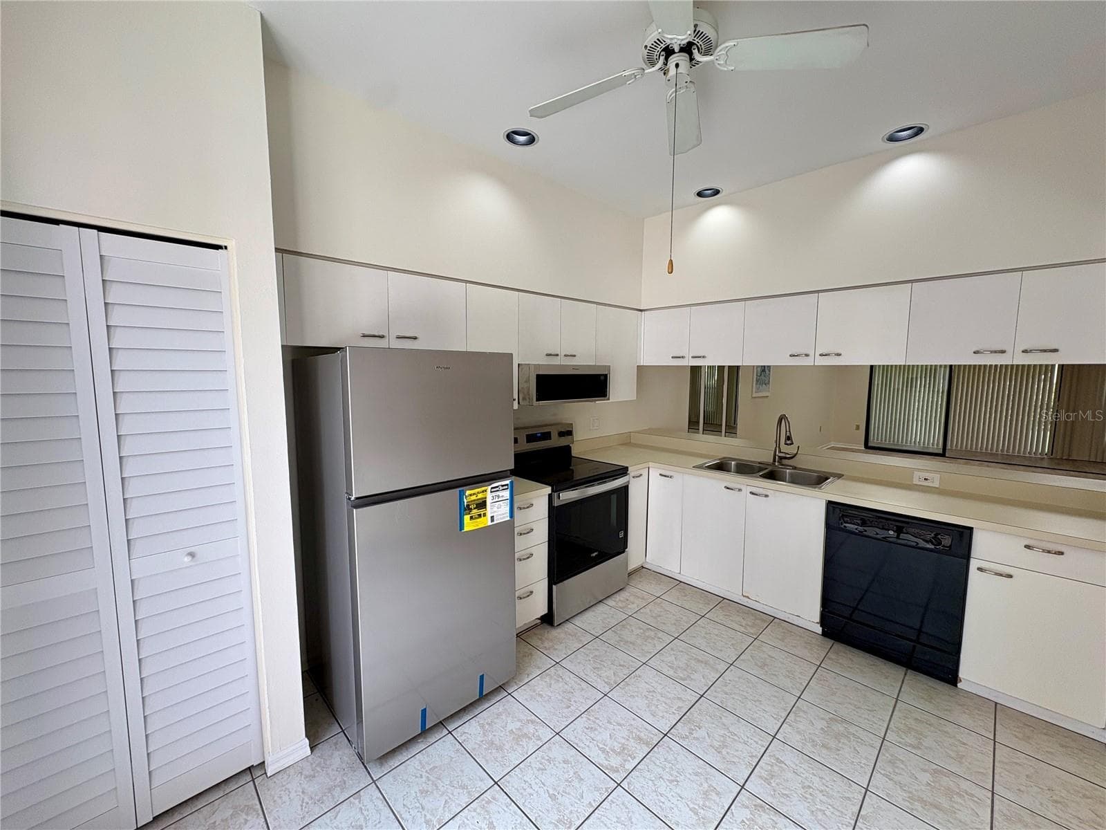 kitchen Full Vacant - 5535 HAMPSTEAD HEATH #45, SARASOTA