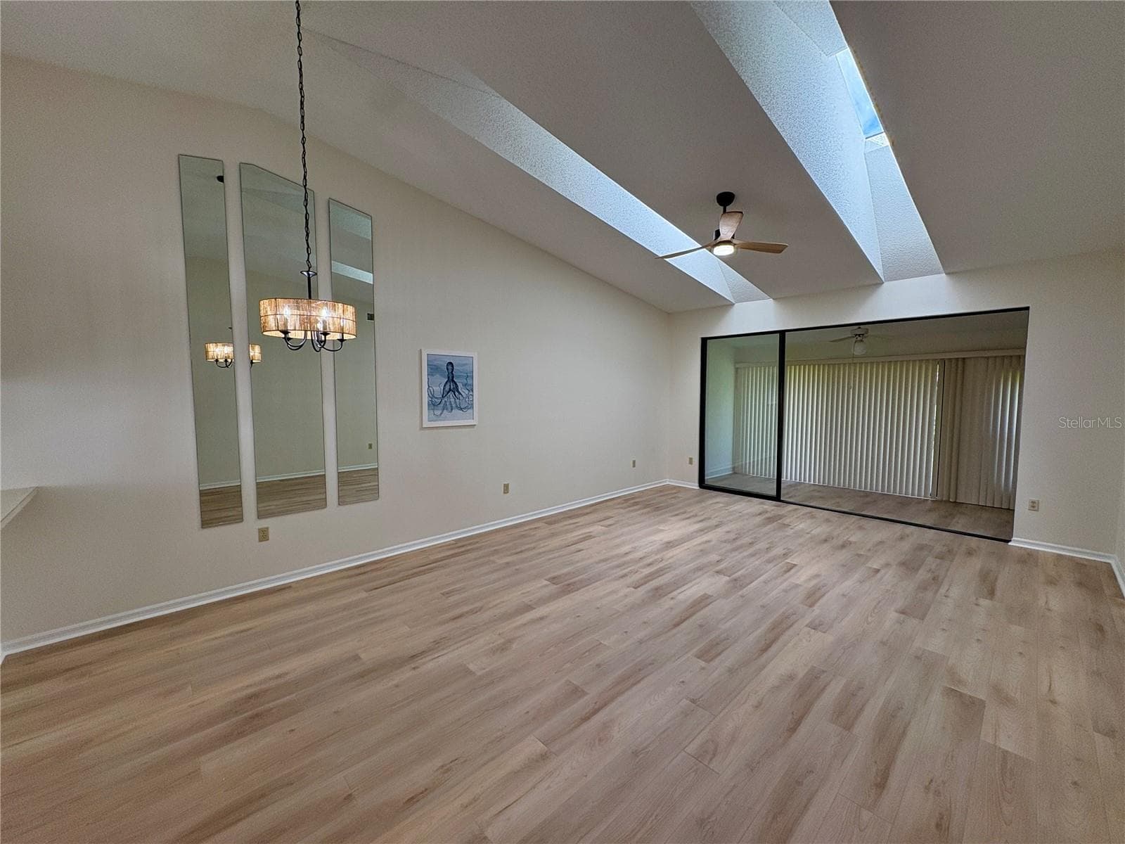Great Room Mirror  wall Vacant - 5535 HAMPSTEAD HEATH #45, SARASOTA