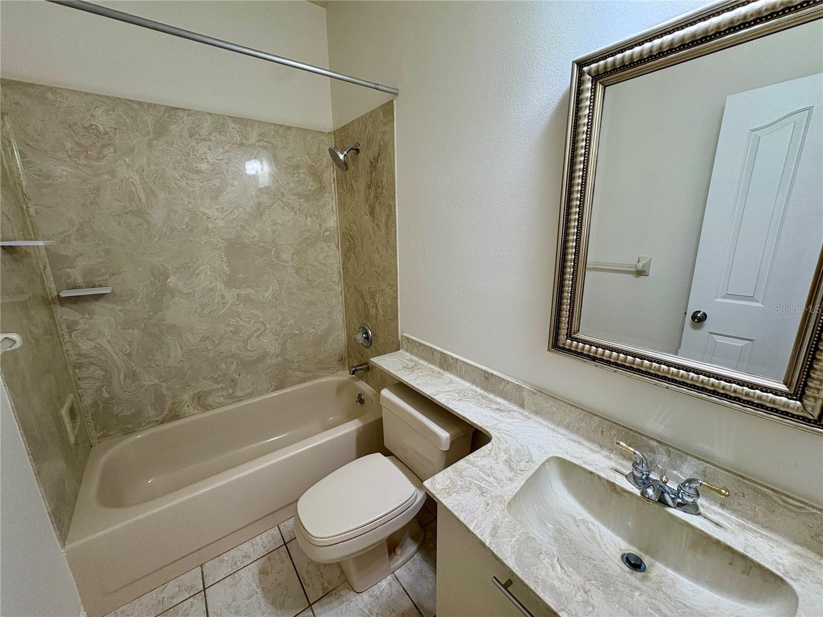 Guest Bath Vacant - 5535 HAMPSTEAD HEATH #45, SARASOTA