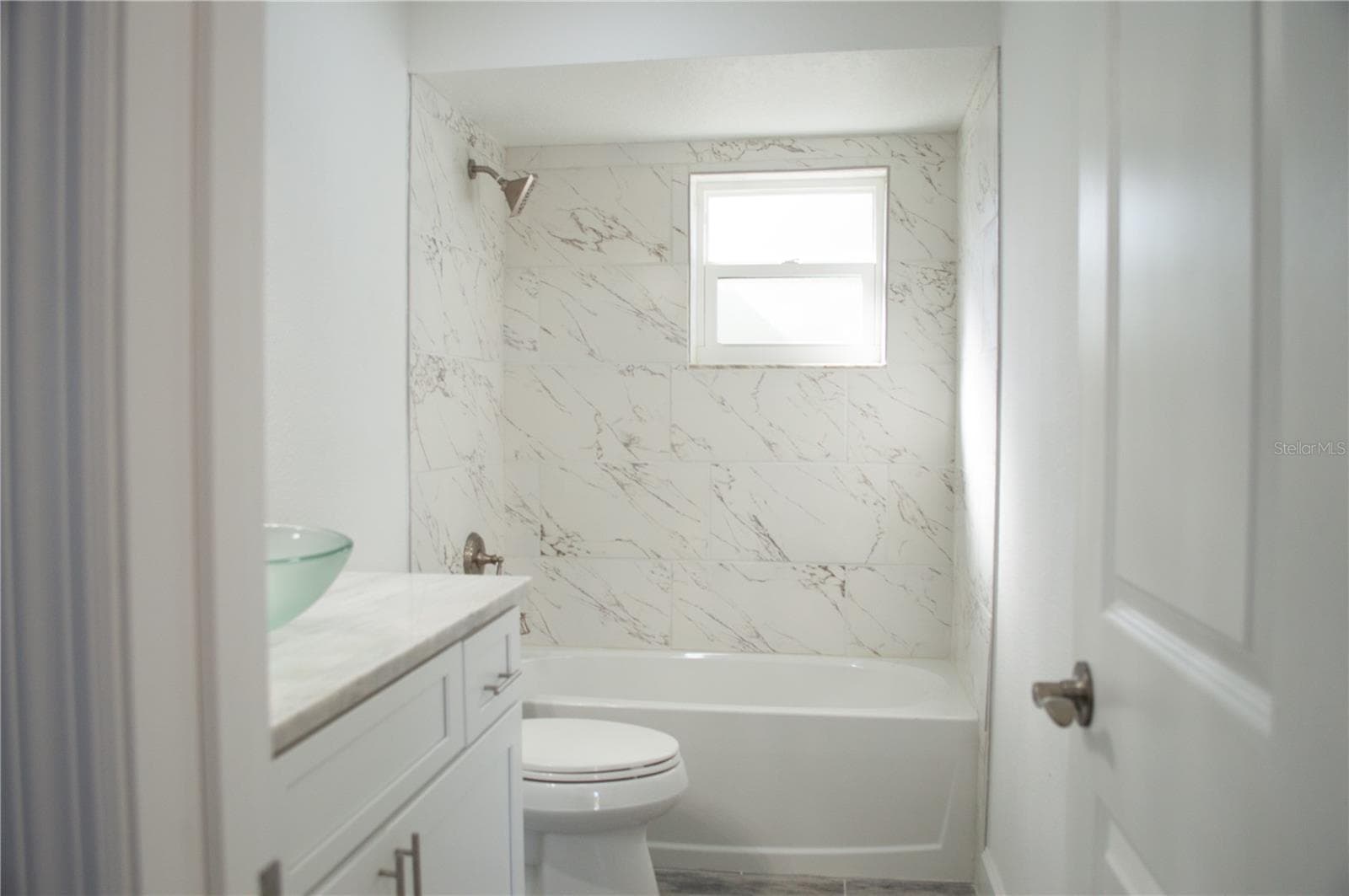 Guest bathroom - 168 N CORY DR, EDGEWATER