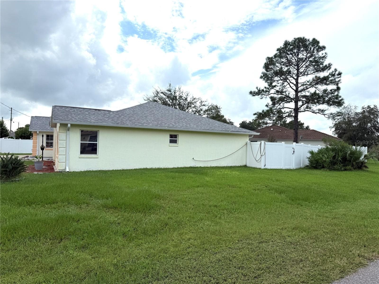 Side view - 72 PRATTWOOD LN, PALM COAST
