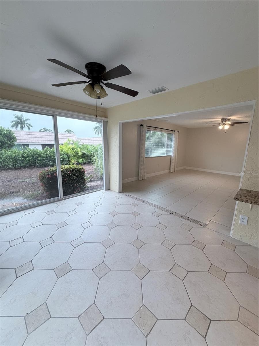 Villa at 2320 AQUABLUFF PL #V274, SARASOTA, photo 4 of 15