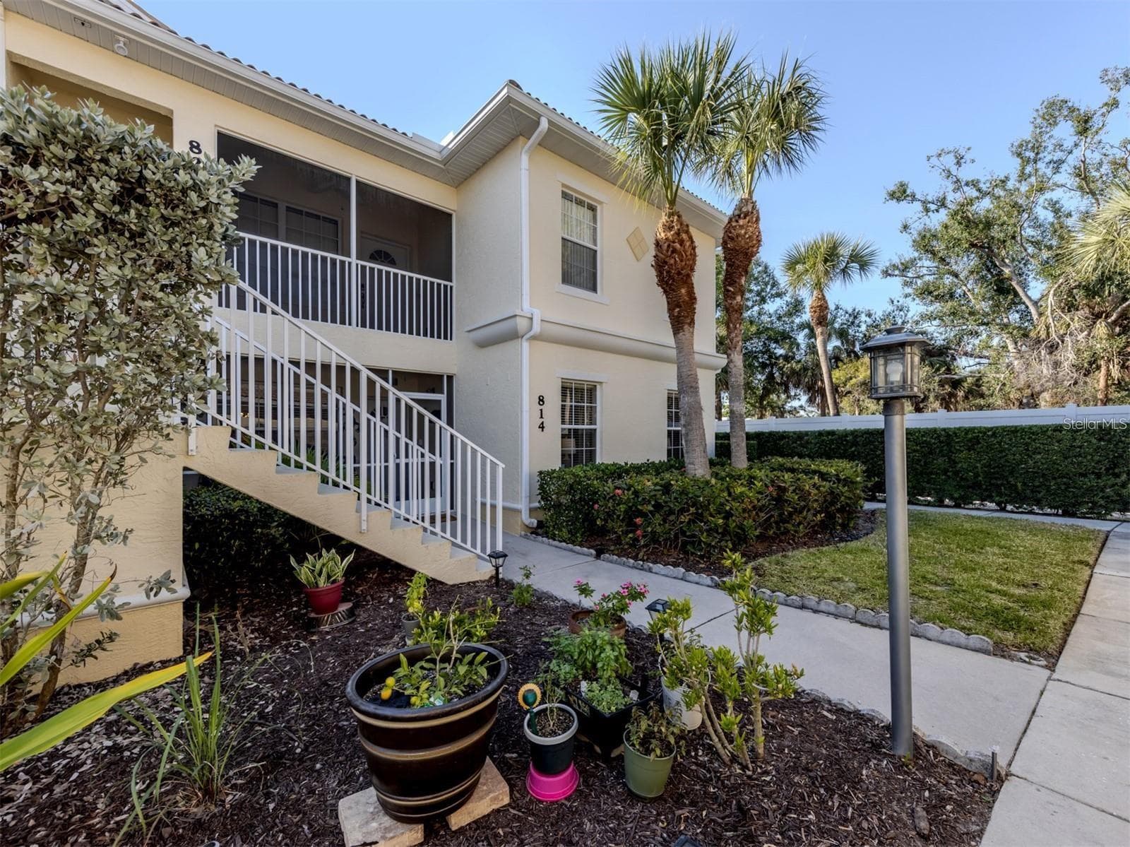 800 GARDENS EDGE DR #814