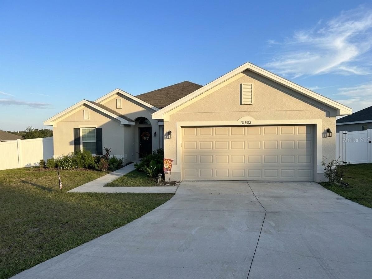 Single Family Residence at 31502 BROADWATER AVE, LEESBURG, photo 2 of 26