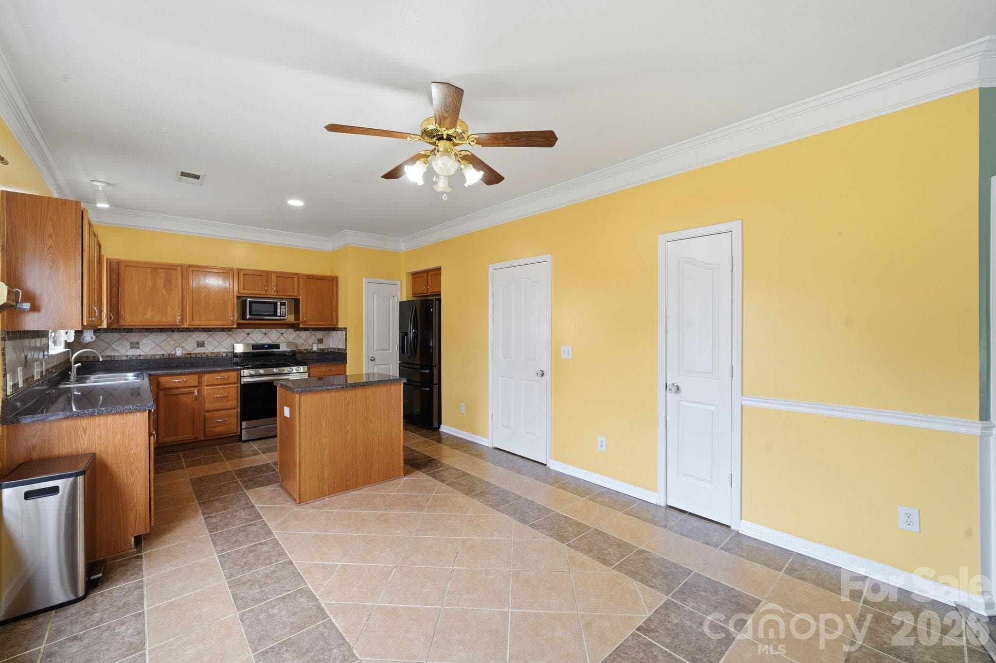 Single Family Residence at 16342 Hayfield Road, Charlotte, photo 6 of 38