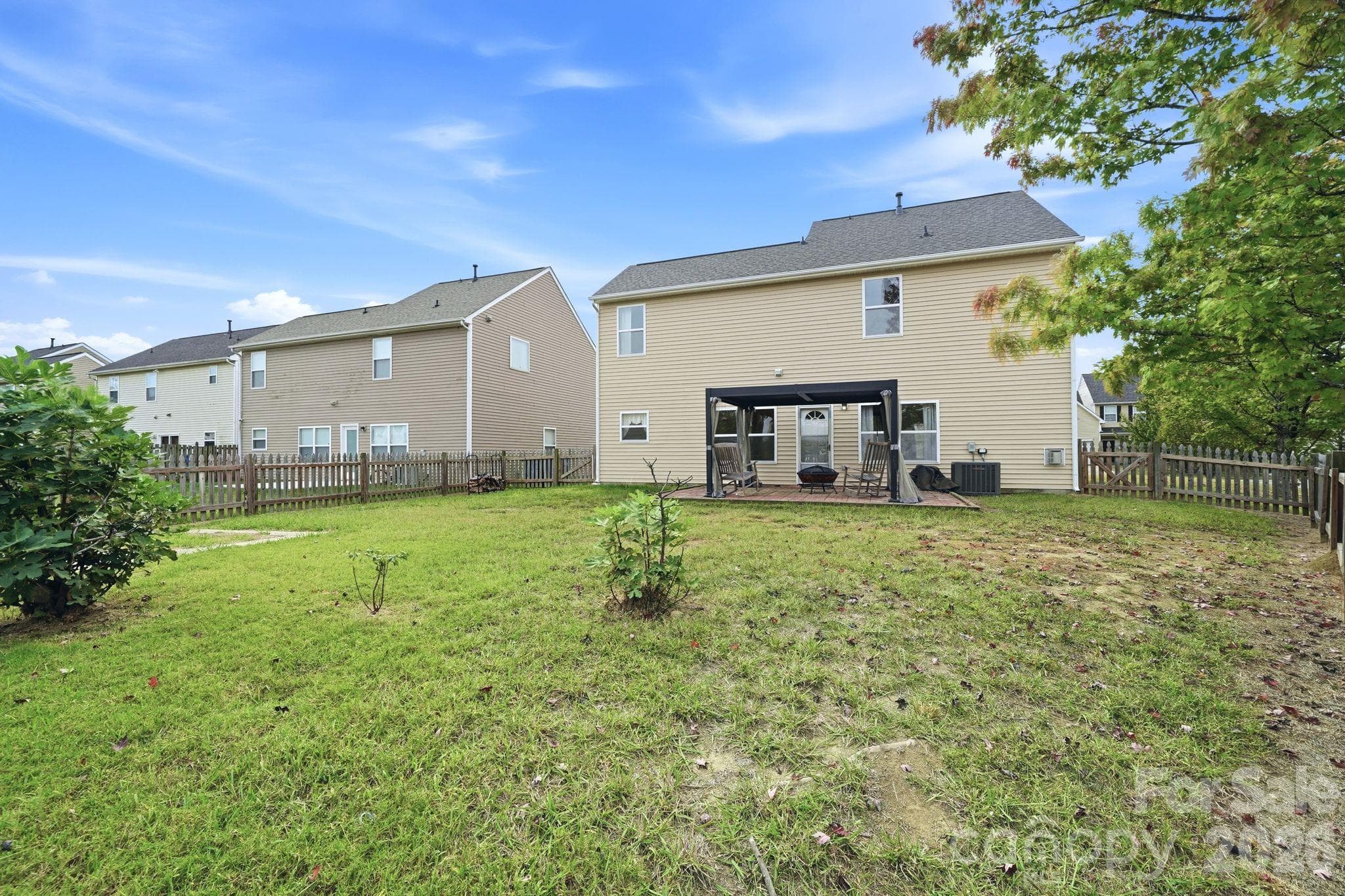 Single Family Residence at 16342 Hayfield Road, Charlotte, photo 37 of 38