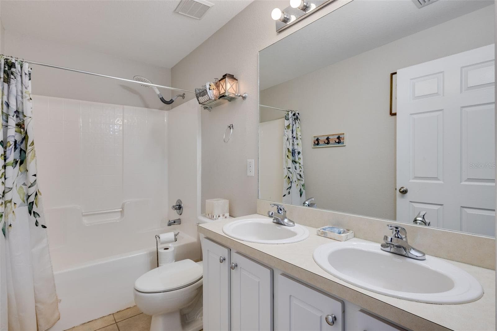 Guest bathroom - 1732 NW 15TH TER, CAPE CORAL