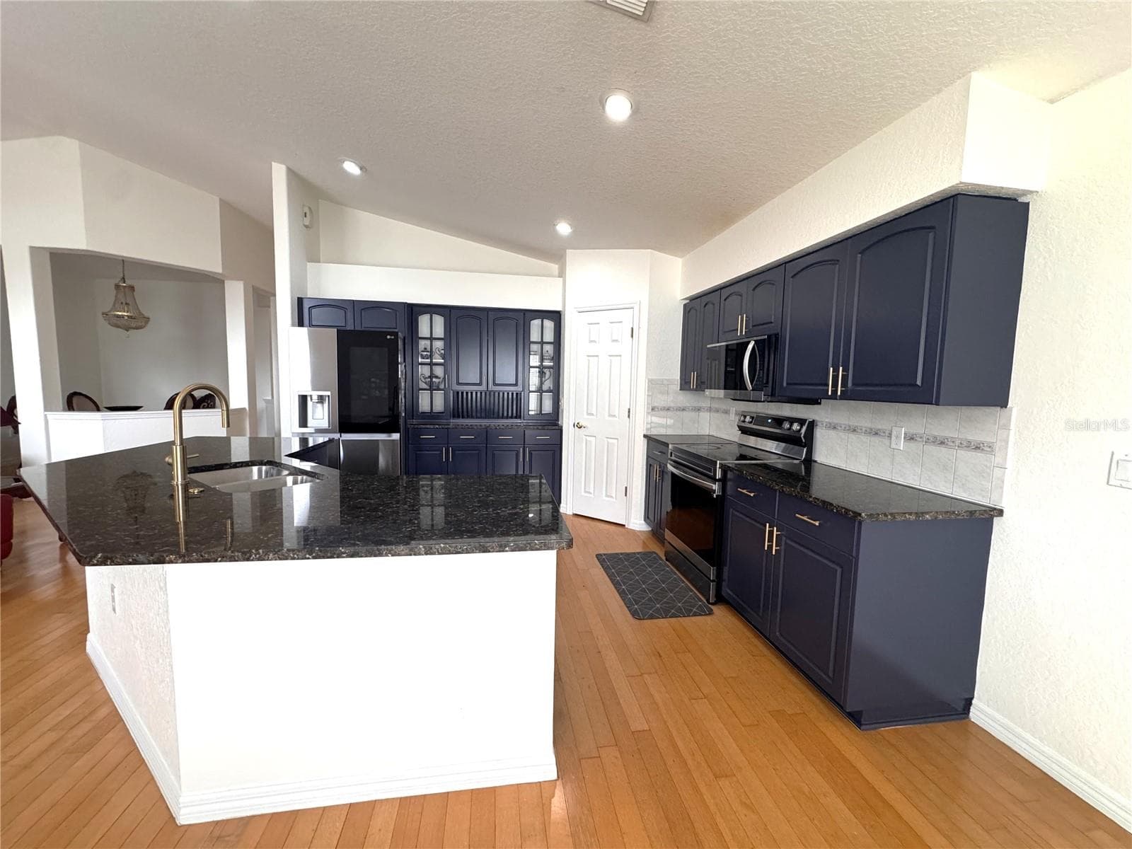 Single Family Residence at 12935 PINEFOREST WAY W, LARGO, photo 6 of 18