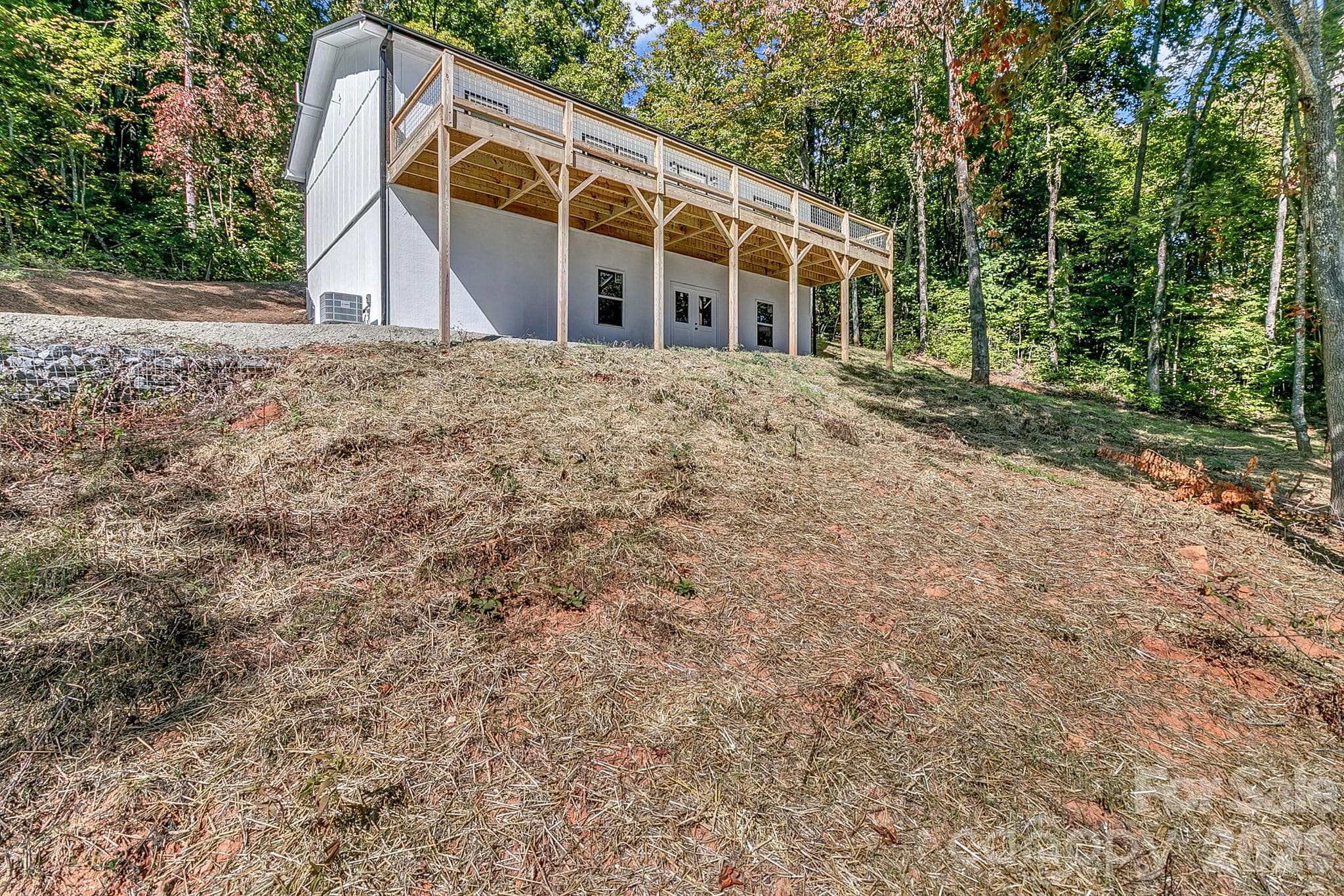 Single Family Residence at 135 Bald Eagle Drive, Hendersonville, photo 2 of 41