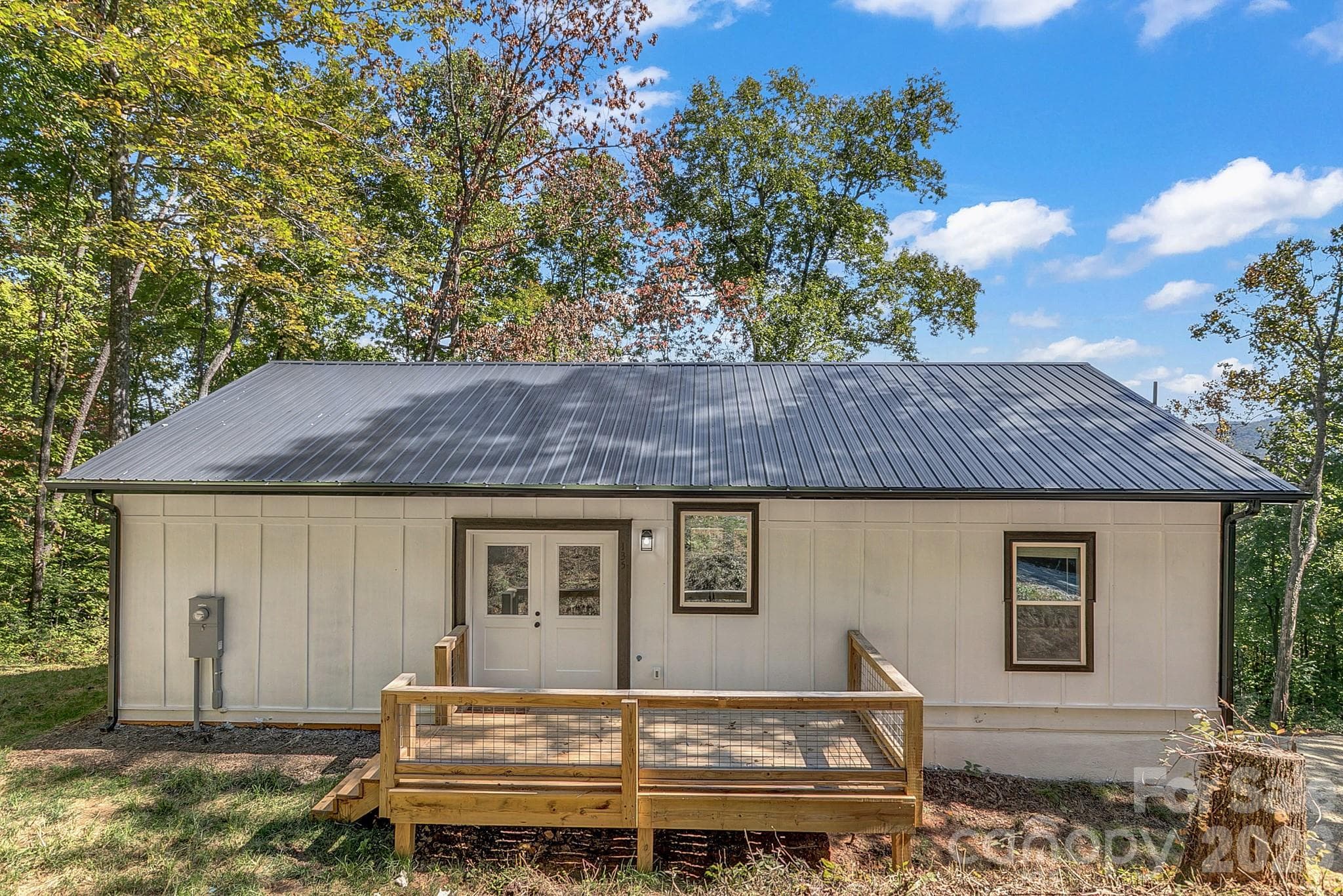 Single Family Residence at 135 Bald Eagle Drive, Hendersonville, photo 5 of 41