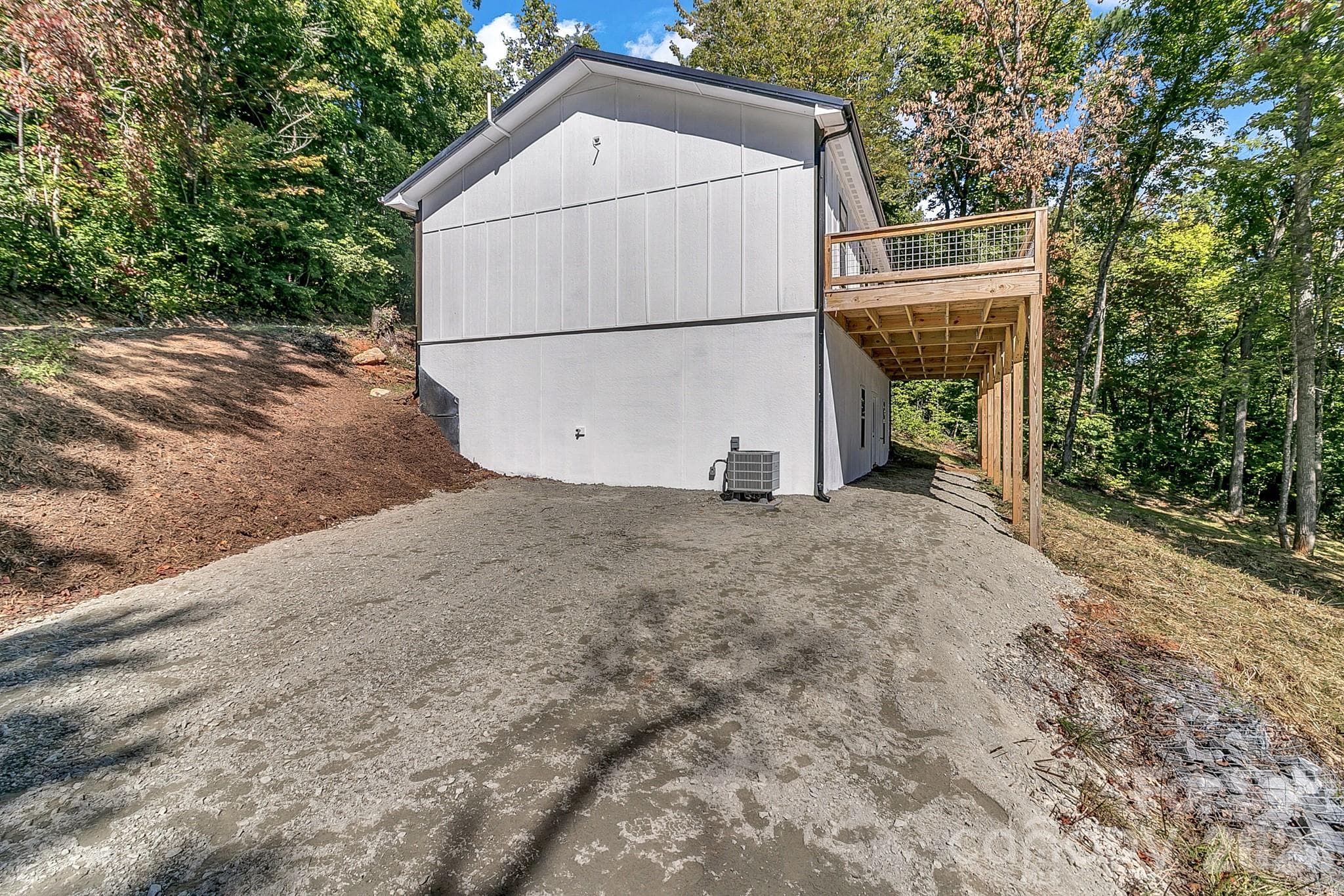 Single Family Residence at 135 Bald Eagle Drive, Hendersonville, photo 6 of 41