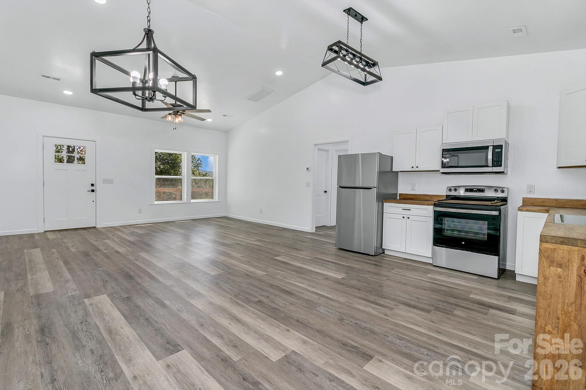 Single Family Residence at 135 Bald Eagle Drive, Hendersonville, photo 10 of 41