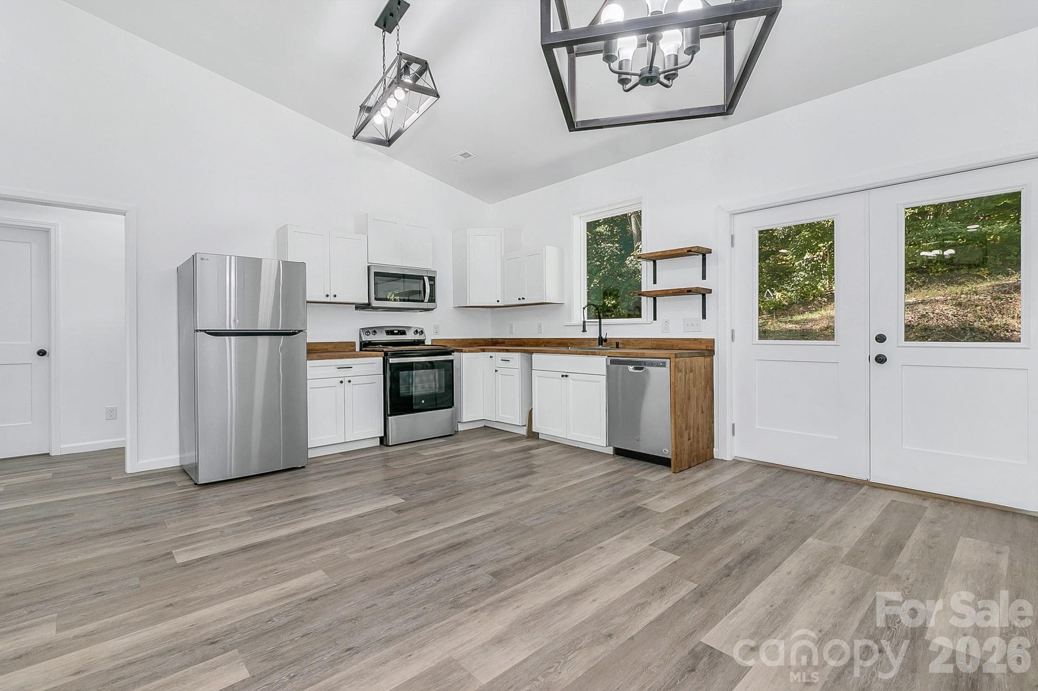 Single Family Residence at 135 Bald Eagle Drive, Hendersonville, photo 13 of 41