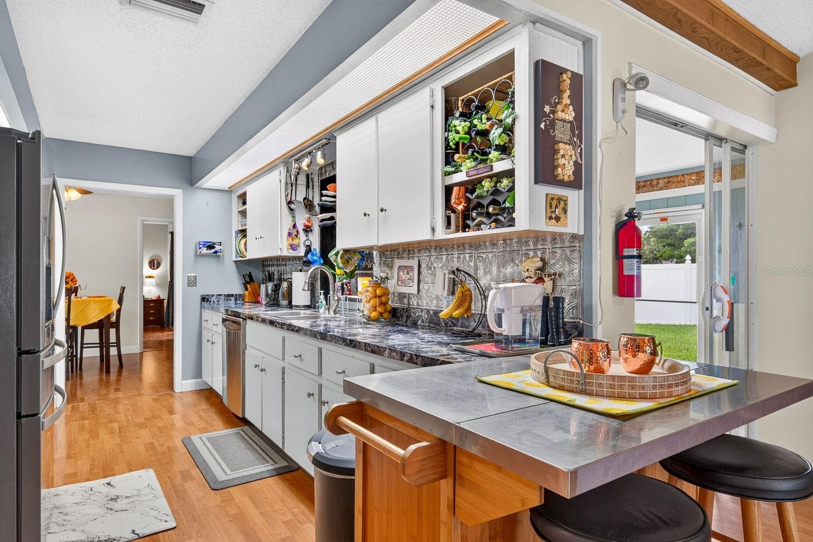 Kitchen with breakfast bar - 6806 21ST AVENUE TER W, BRADENTON
