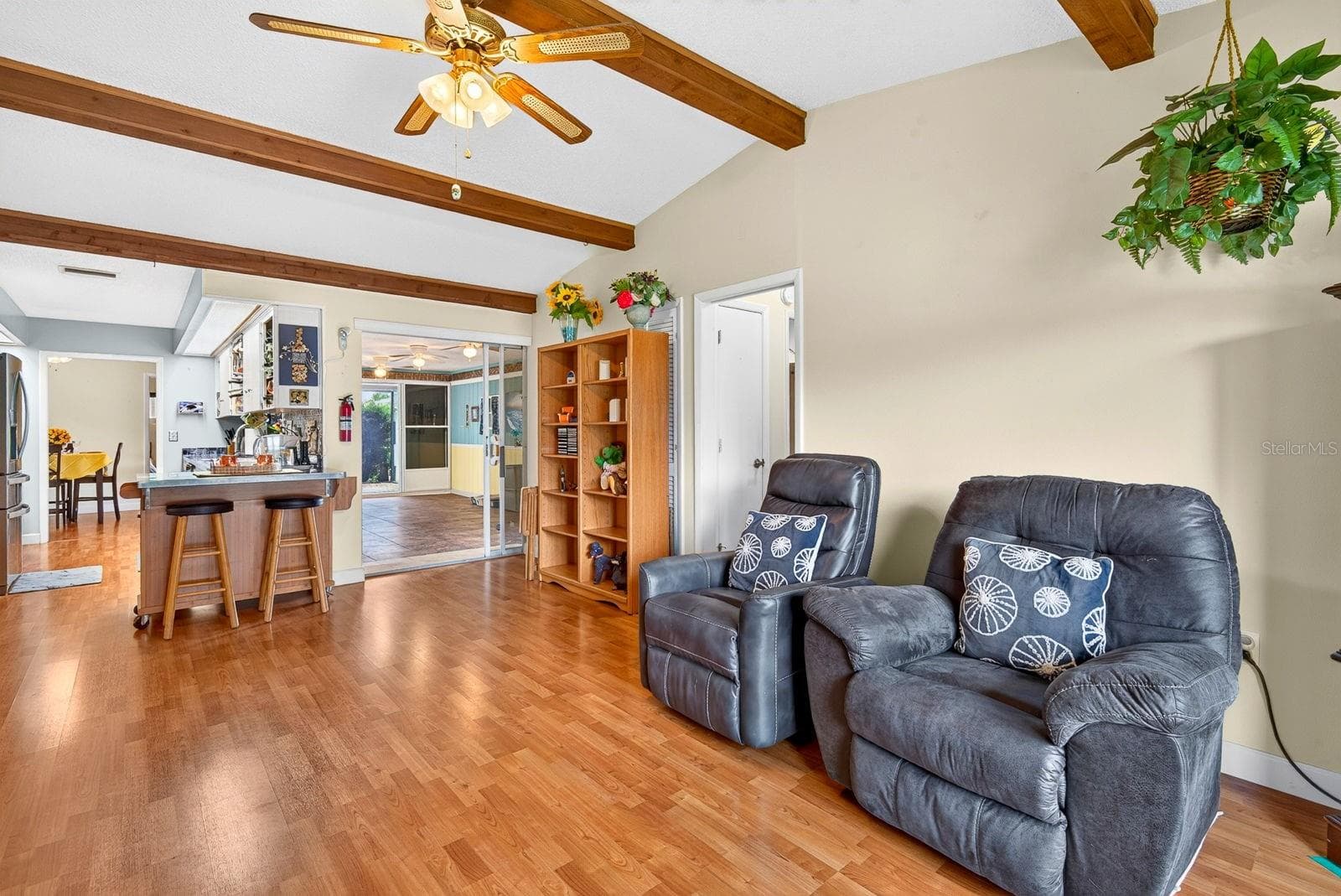 Family room facing into kitchen and lanai - 6806 21ST AVENUE TER W, BRADENTON