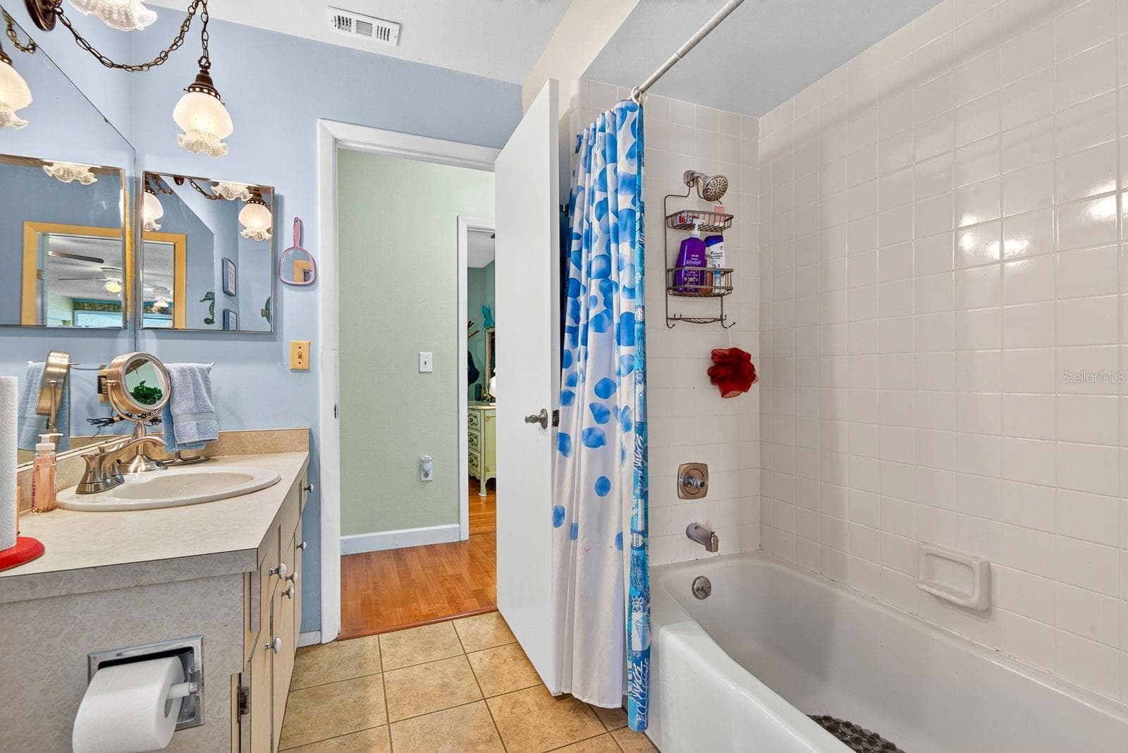 Guest bath tub and shower - 6806 21ST AVENUE TER W, BRADENTON