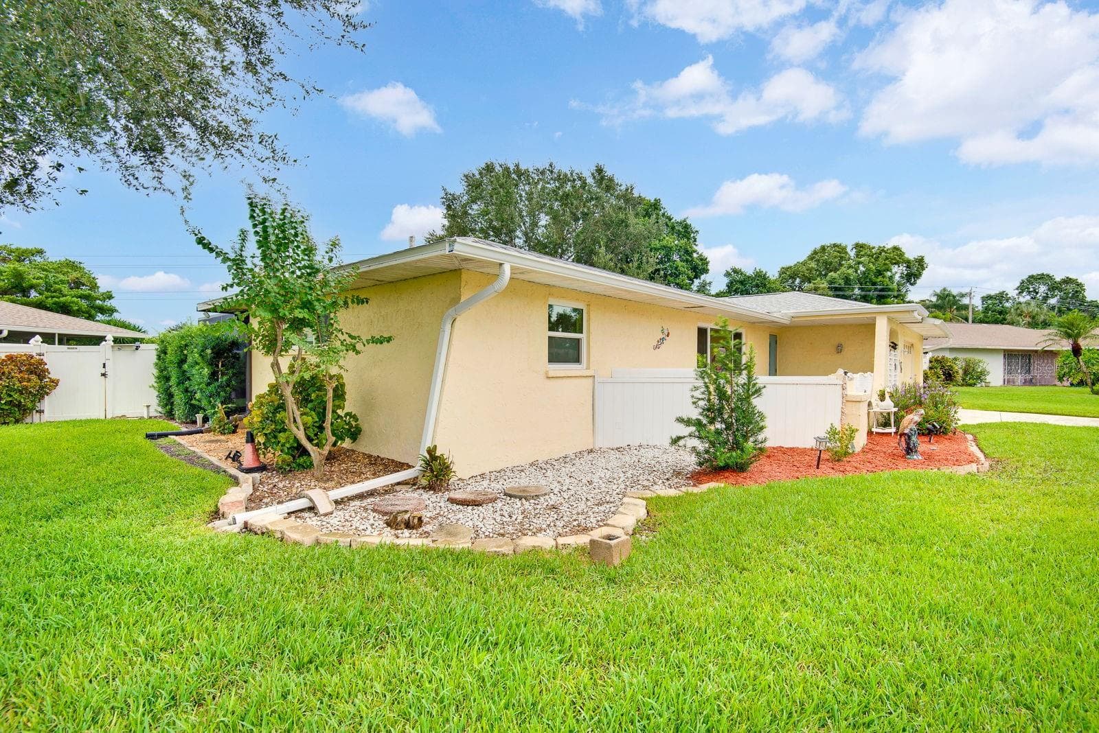 Beautiful yard facing Northeast - 6806 21ST AVENUE TER W, BRADENTON