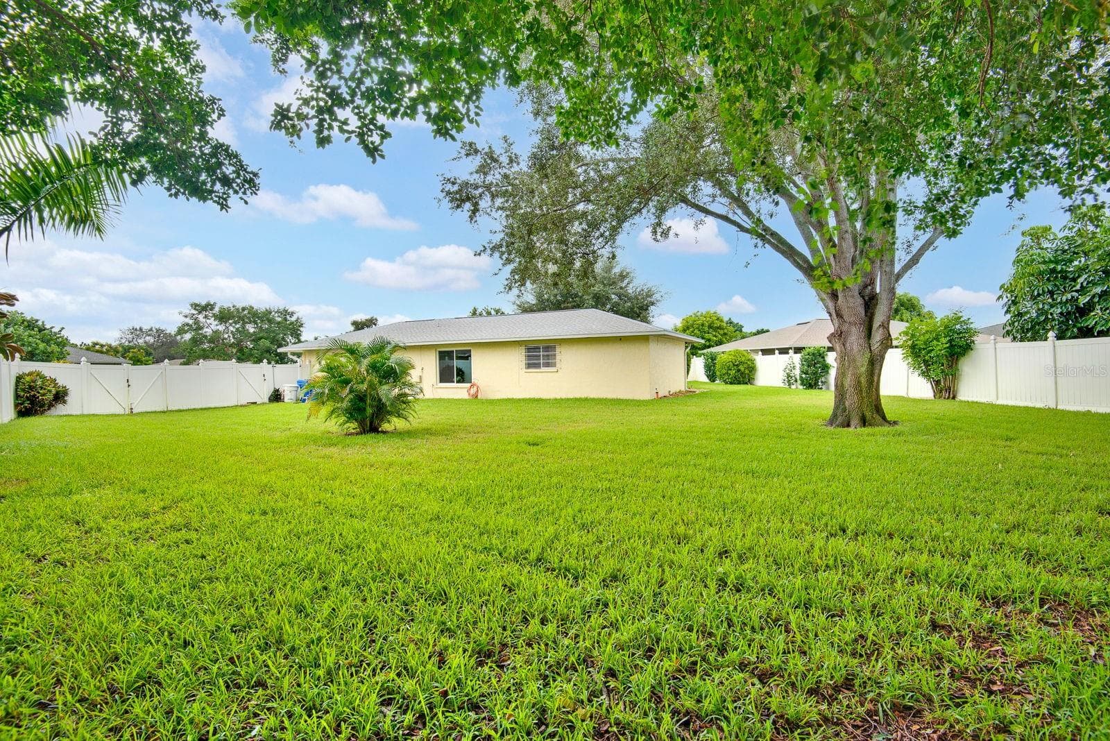 Backyard room for everything - 6806 21ST AVENUE TER W, BRADENTON