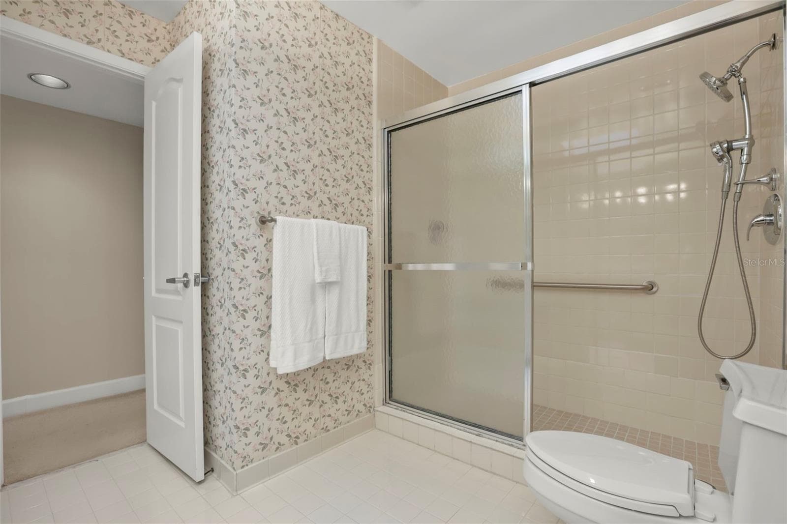 The primary bathroom. - 300 CAROLINA AVE #402C, WINTER PARK