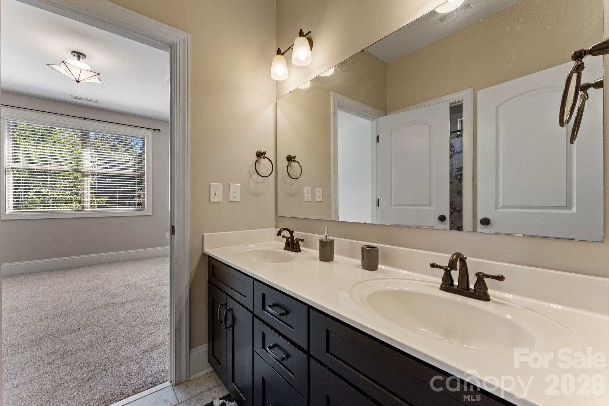 Shared Bathroom - 287 Walking Horse Trail, Davidson