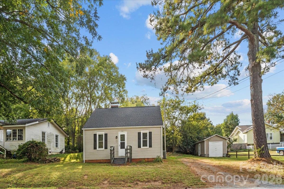 Single Family Residence at 911 Carolina Avenue, Albemarle, photo 3 of 18
