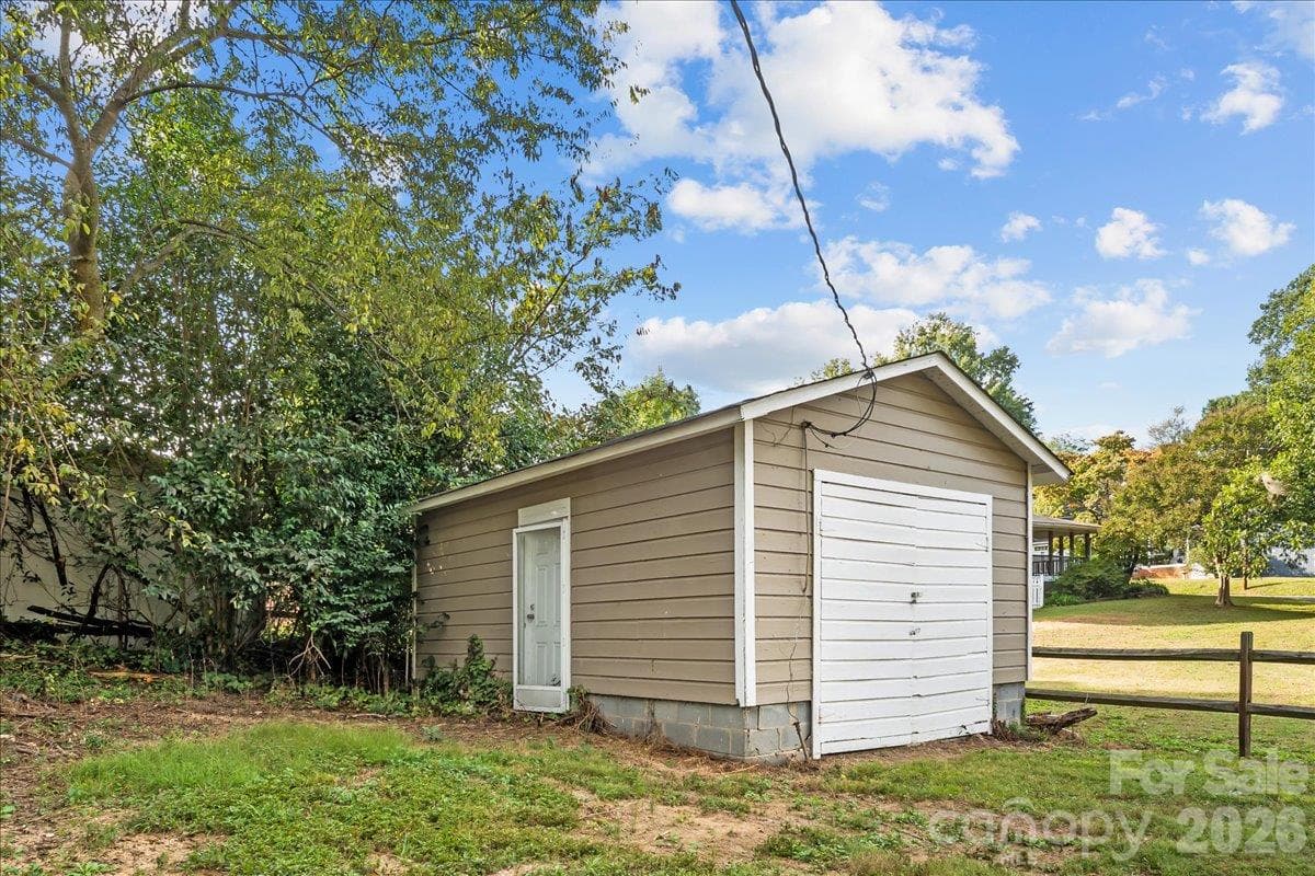 Single Family Residence at 911 Carolina Avenue, Albemarle, photo 5 of 18