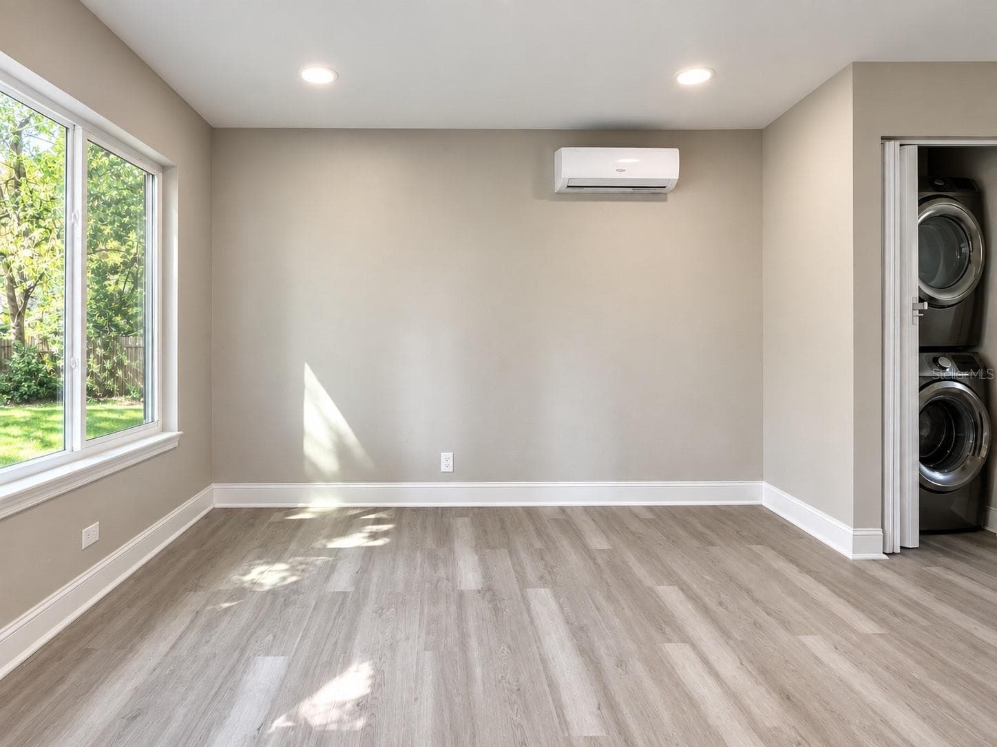 Original Living Room - 2102 E CARACAS ST, TAMPA