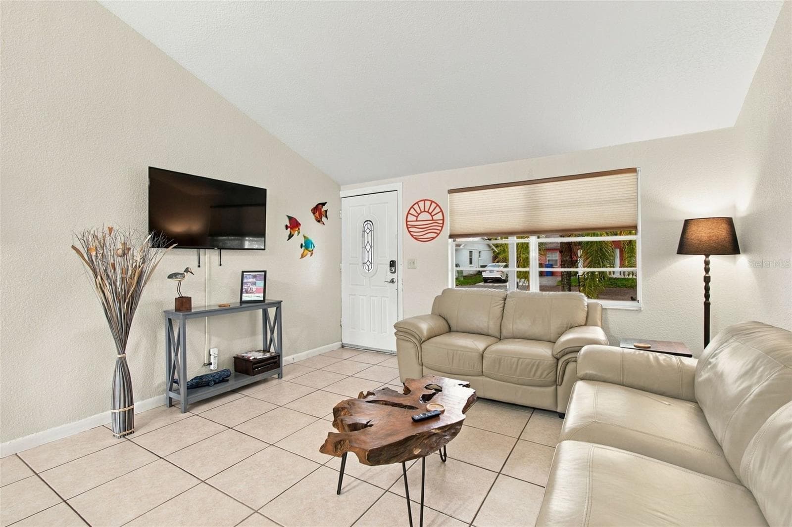 Single Family Residence at 7607 WOODLAND OAKS CT, TAMPA, photo 9 of 67