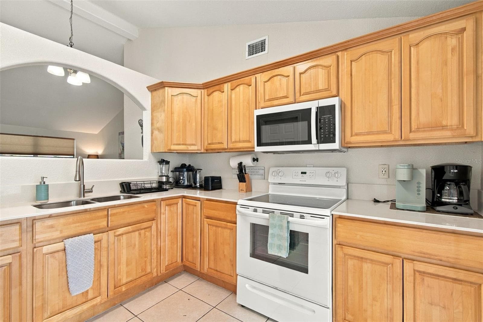 Single Family Residence at 7607 WOODLAND OAKS CT, TAMPA, photo 23 of 67