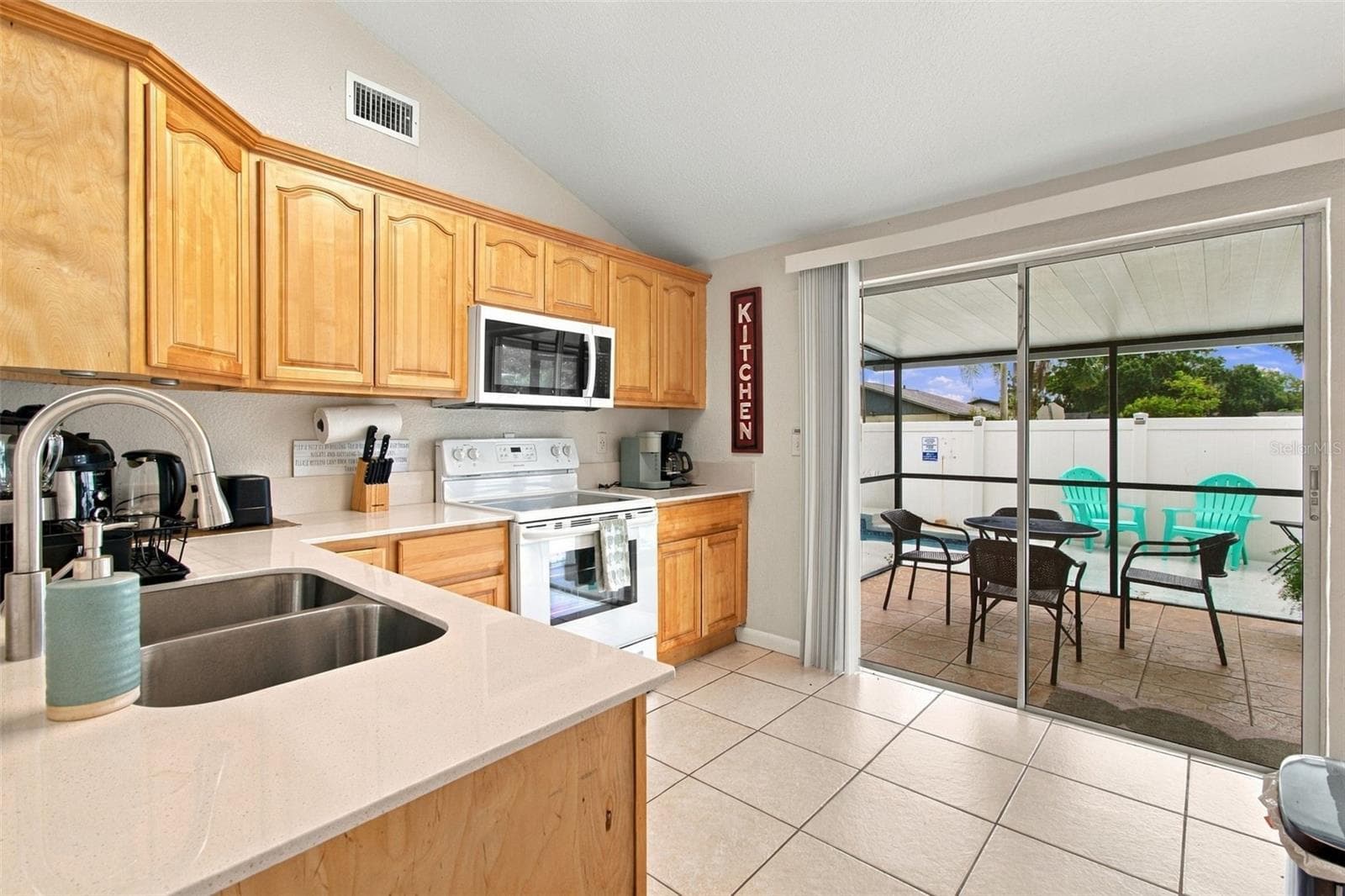 Single Family Residence at 7607 WOODLAND OAKS CT, TAMPA, photo 31 of 67