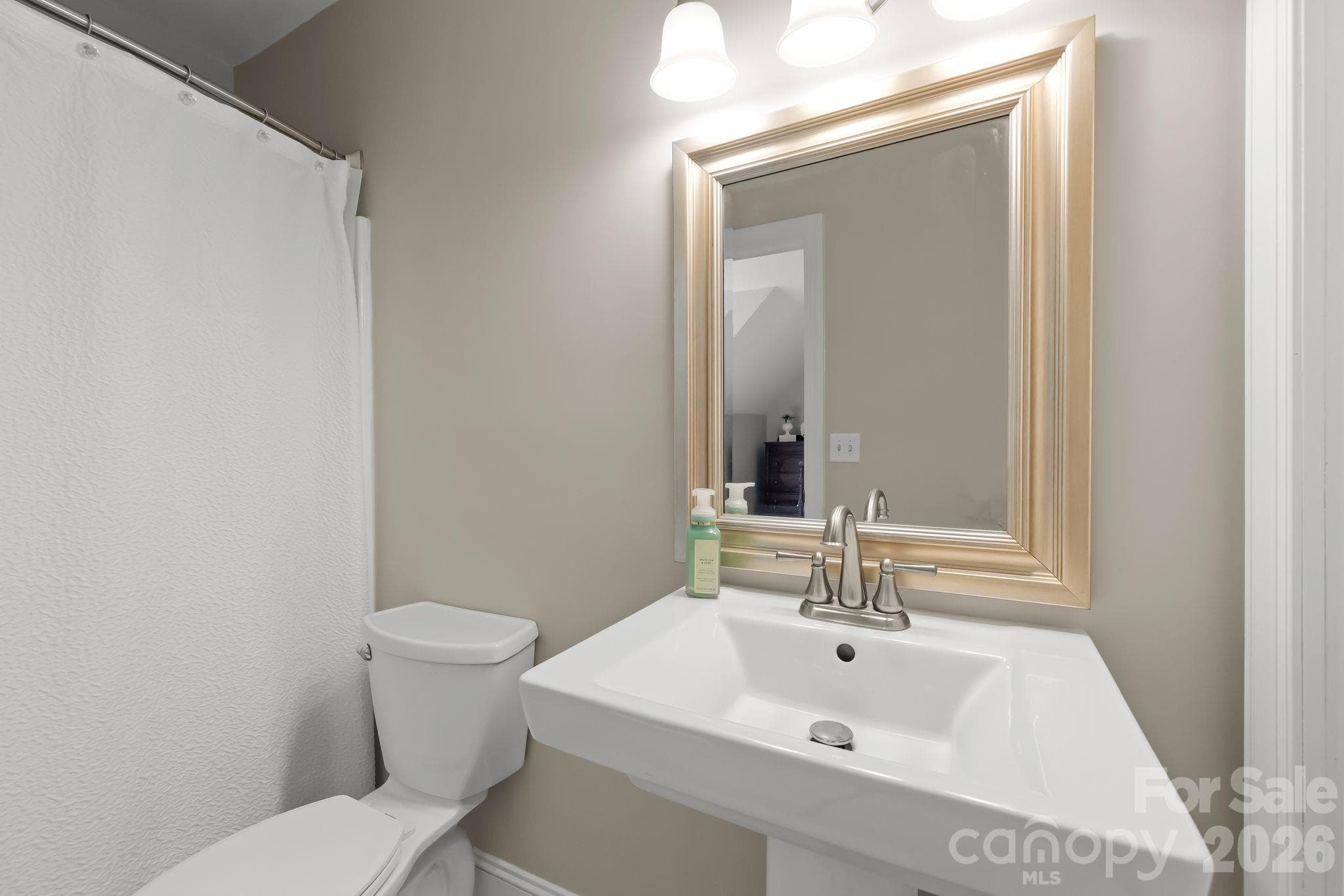 Full bathroom on second level connected to bedroom. - 2316 Caernarfon Lane, Matthews