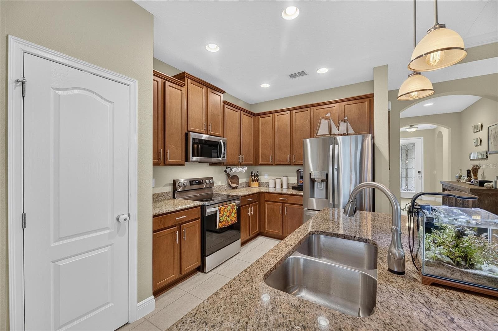 Single Family Residence at 6911 SAIL VIEW LN, APOLLO BEACH, photo 15 of 95
